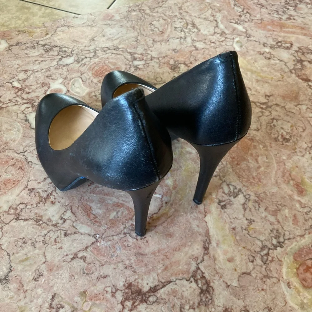 Black high heels by Jessica Simpson